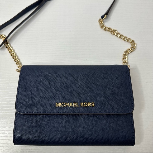 Michael Kors Jet Set Travel Crossbody Bag - Picture 4 of 13